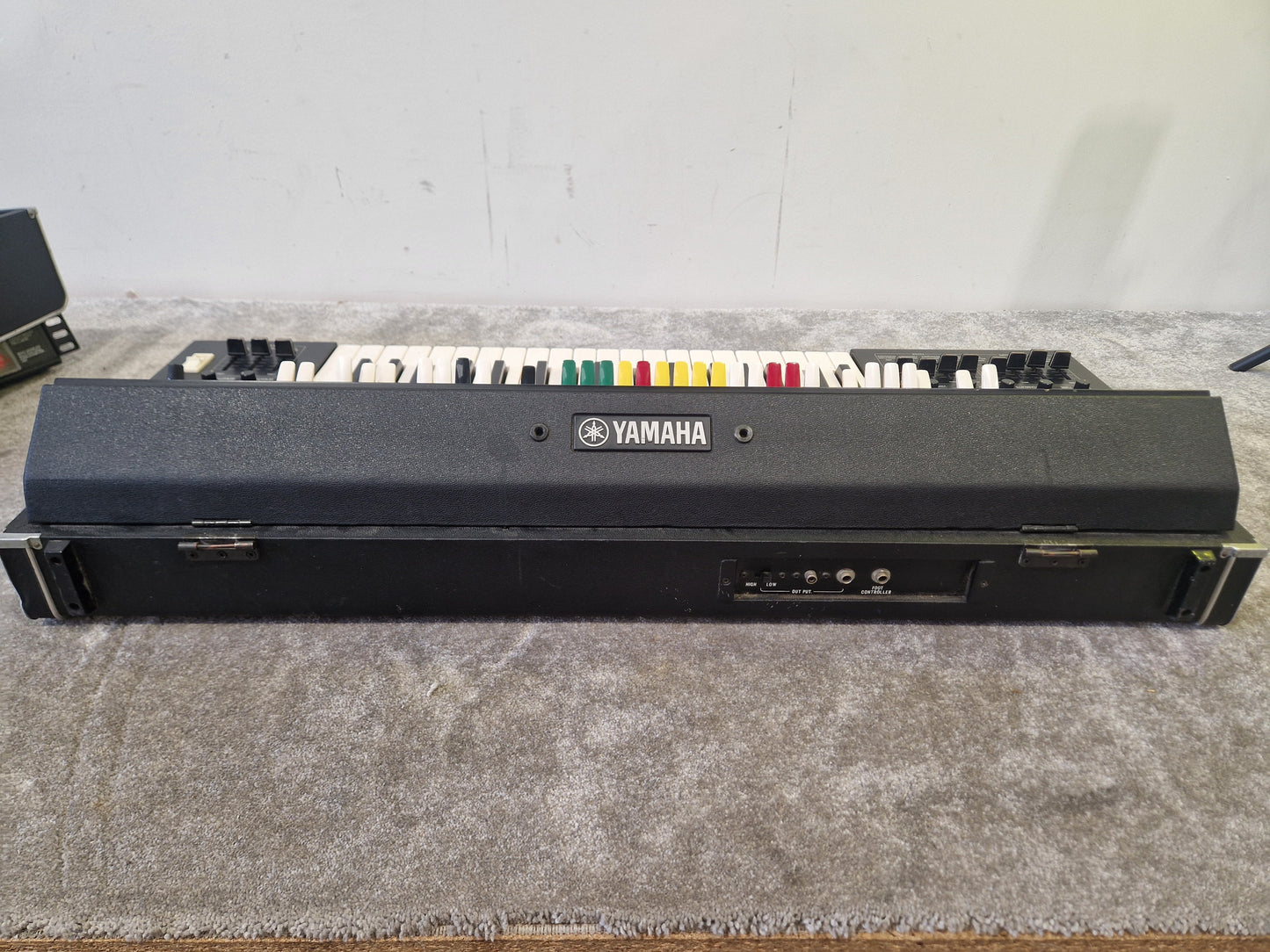 Yamaha SY-2 – Monophonic Analog Synth – Aftertouch Keyboard – Very Good Vintage w/ Case + Legs