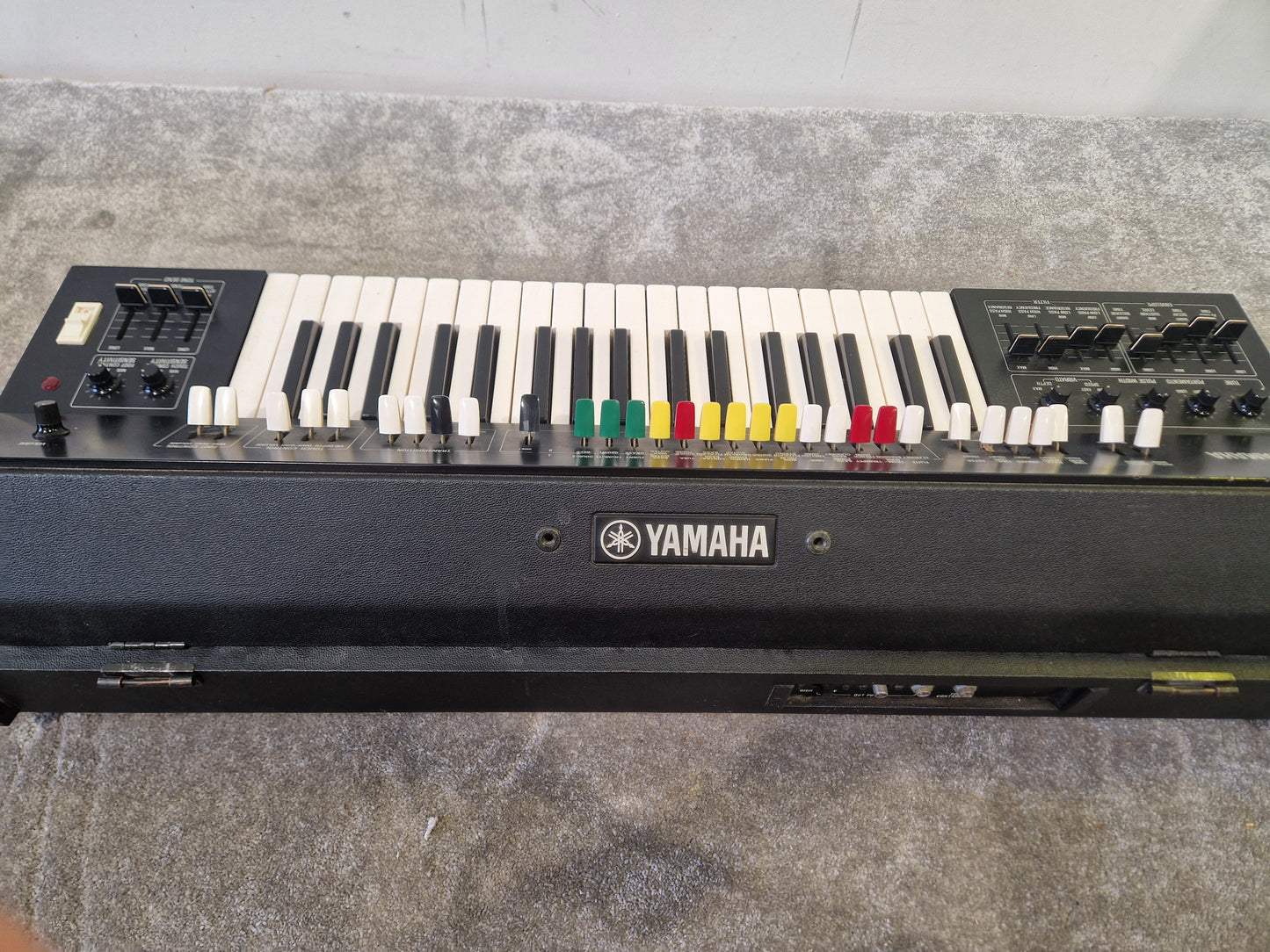 Yamaha SY-2 – Monophonic Analog Synth – Aftertouch Keyboard – Very Good Vintage w/ Case + Legs