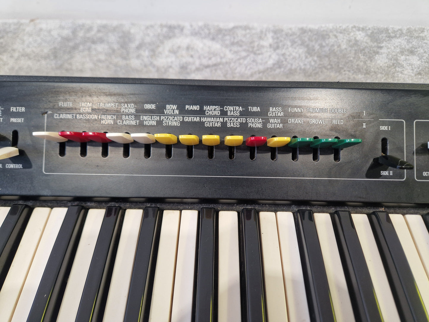 Yamaha SY-2 – Monophonic Analog Synth – Aftertouch Keyboard – Very Good Vintage w/ Case + Legs