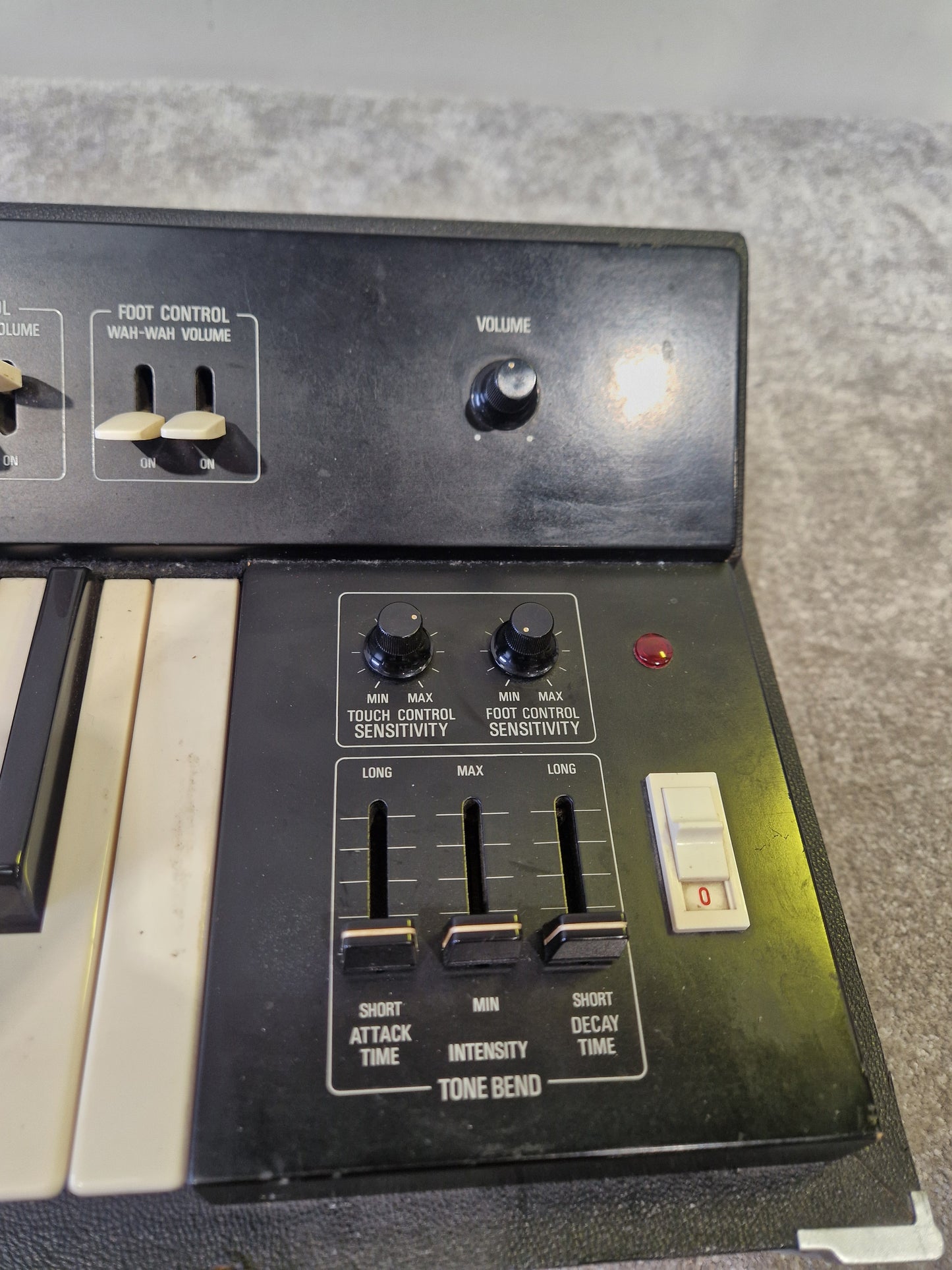 Yamaha SY-2 – Monophonic Analog Synth – Aftertouch Keyboard – Very Good Vintage w/ Case + Legs