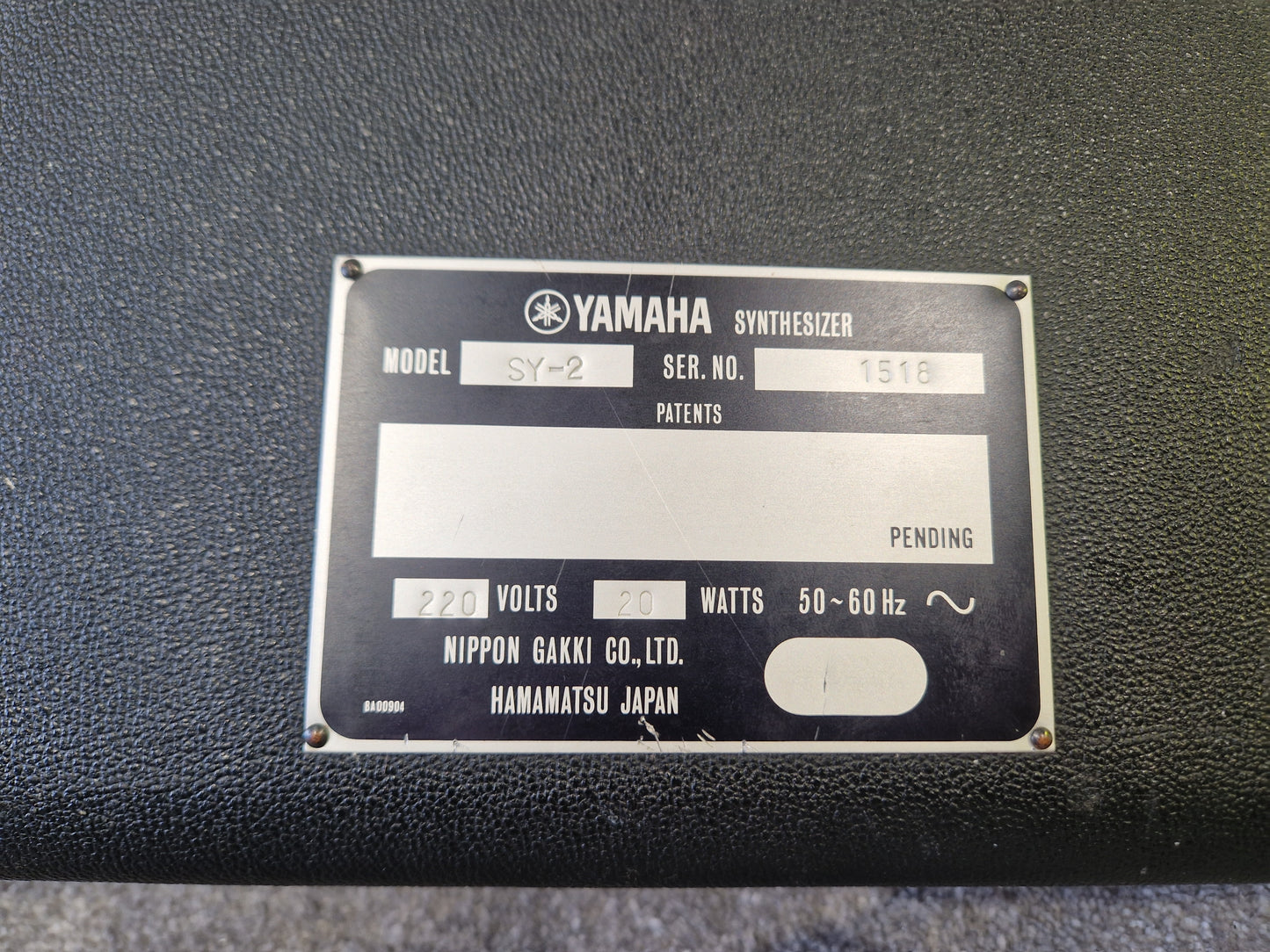 Yamaha SY-2 – Monophonic Analog Synth – Aftertouch Keyboard – Very Good Vintage w/ Case + Legs