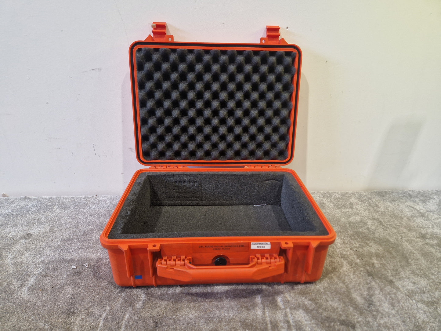 Peli 1520 Protective Waterproof Orange Case – Foam Insert – Good