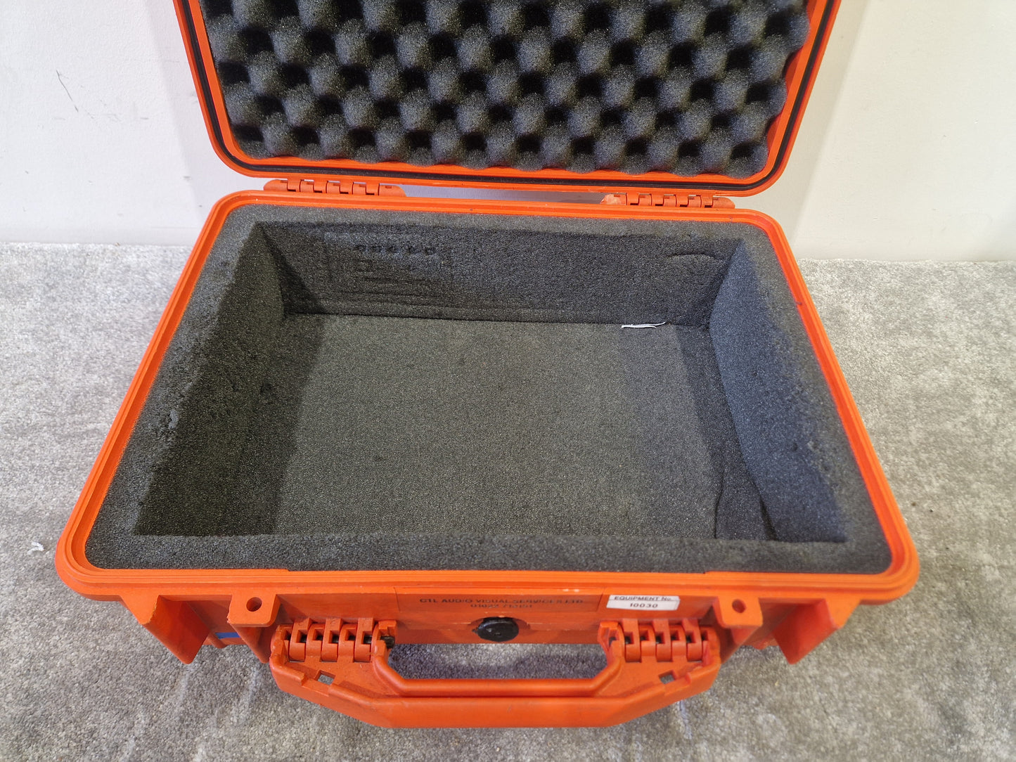 Peli 1520 Protective Waterproof Orange Case – Foam Insert – Good