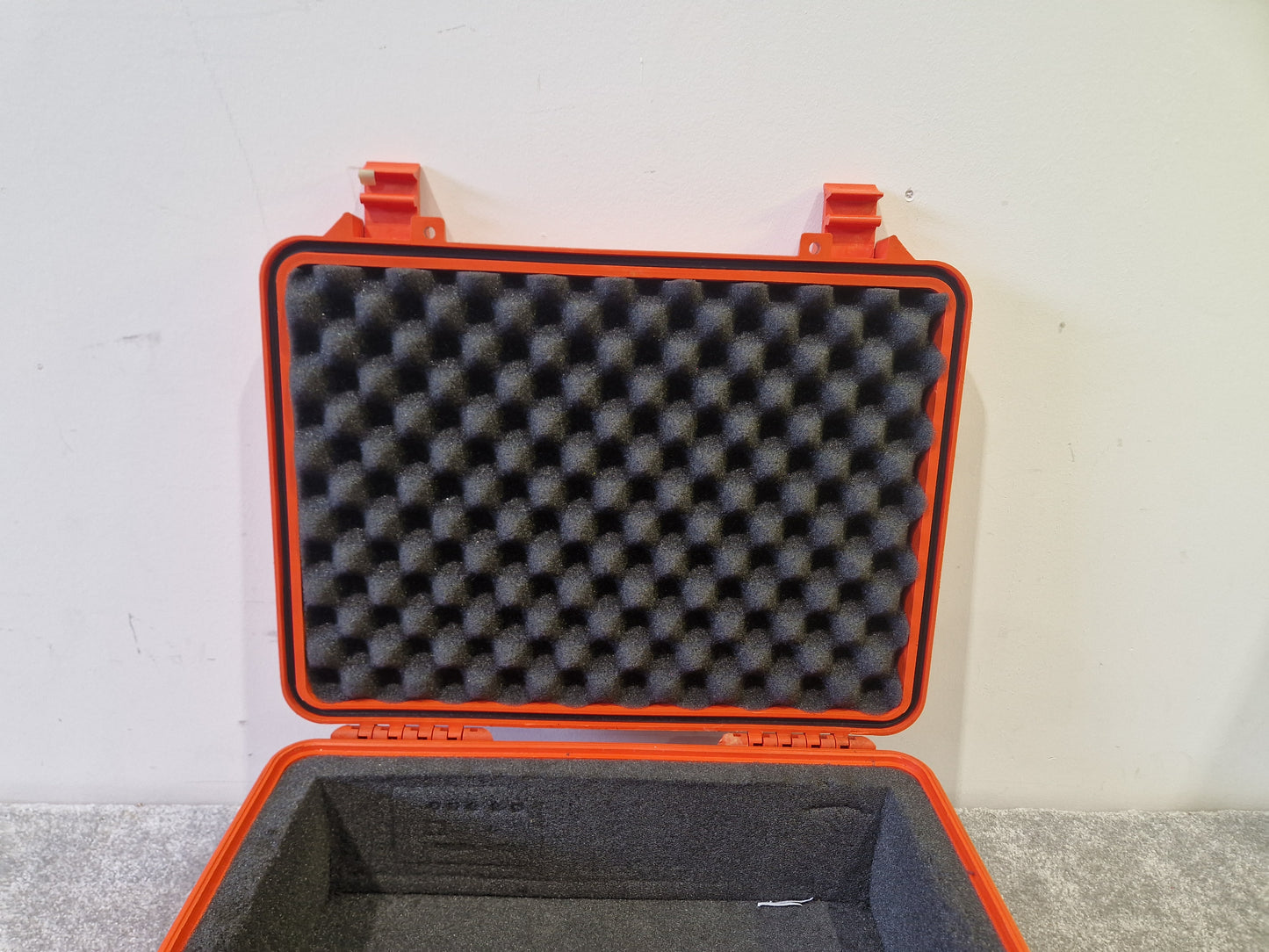 Peli 1520 Protective Waterproof Orange Case – Foam Insert – Good