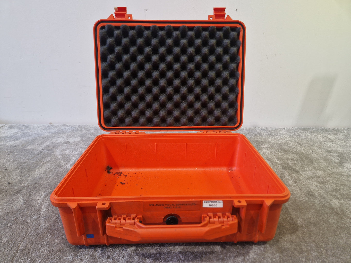 Peli 1520 Protective Waterproof Orange Case – Foam Insert – Good