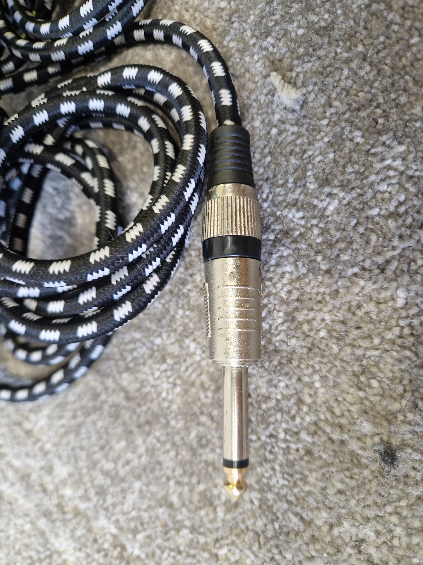 5M Black & White Patterned Guitar Cables Pair – Noise-Resistant Shielding – Excellent