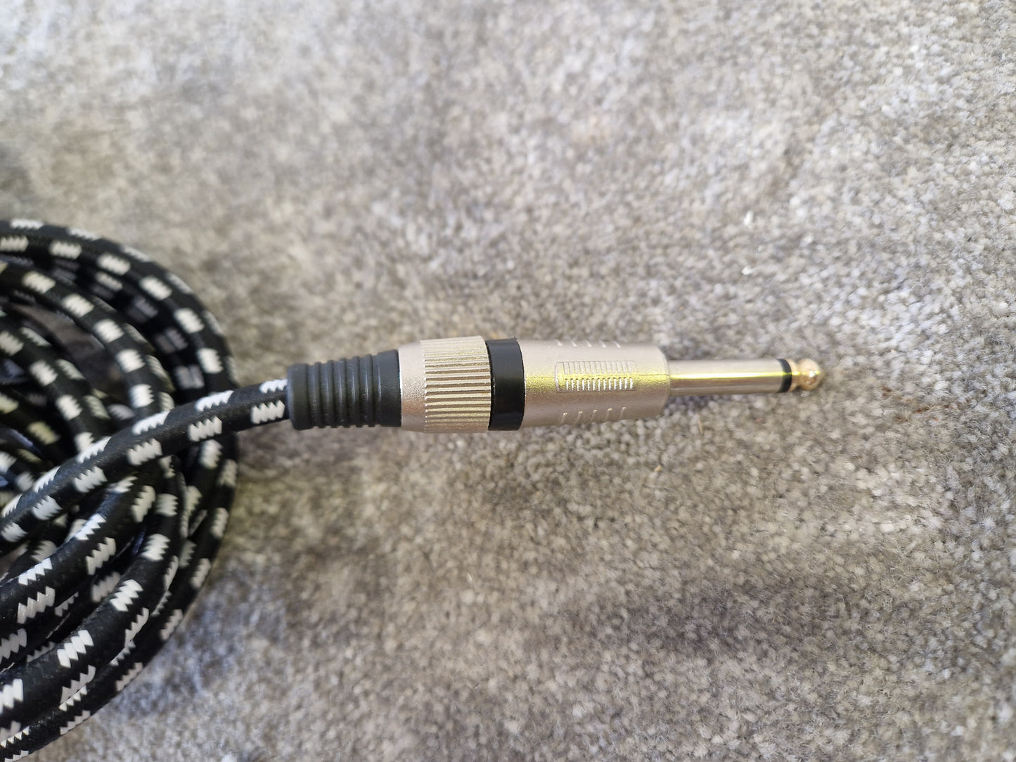 5M Black & White Patterned Guitar Cables Pair – Noise-Resistant Shielding – Excellent