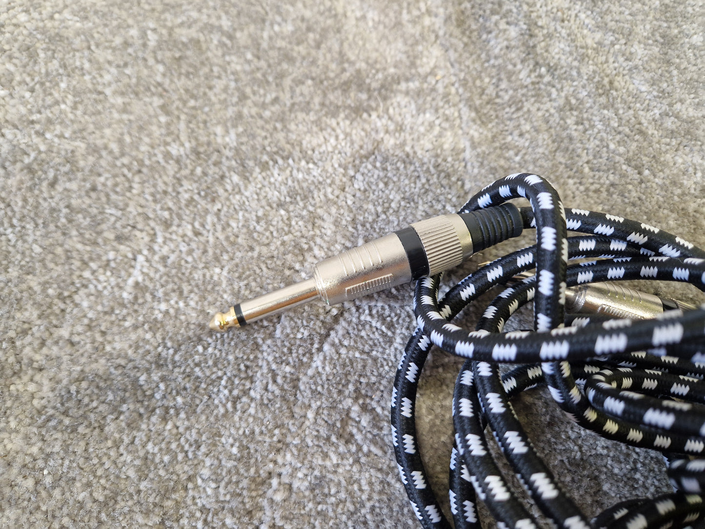 5M Black & White Patterned Guitar Cables Pair – Noise-Resistant Shielding – Excellent
