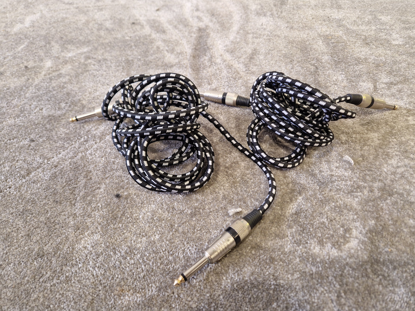 5M Black & White Patterned Guitar Cables Pair – Noise-Resistant Shielding – Excellent