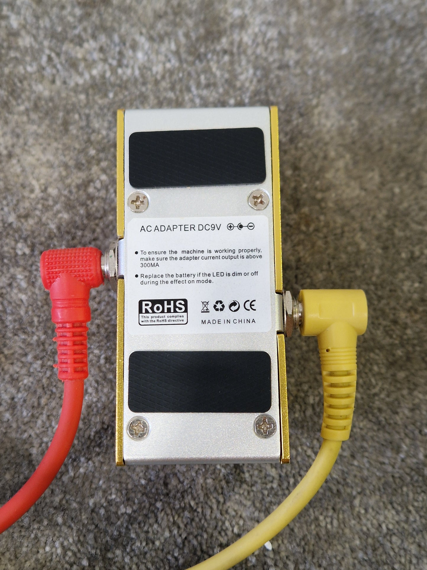 Kmise Tremolo Effects Pedal – True Bypass – Excellent w/ AUX Cables