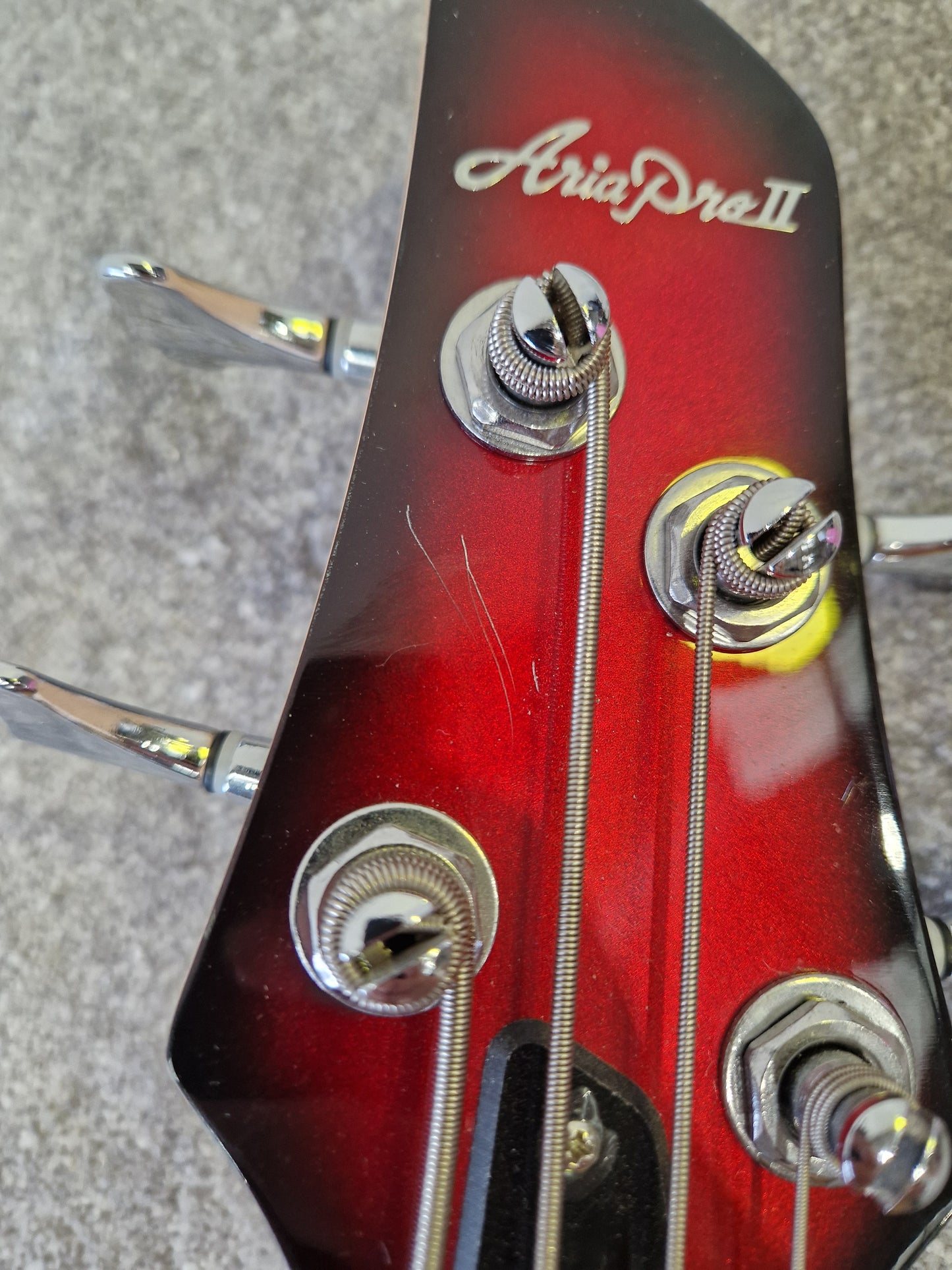 Aria Pro II IGB STD Bass – 24-Fret Design & SSH Pickup Configuration – Excellent