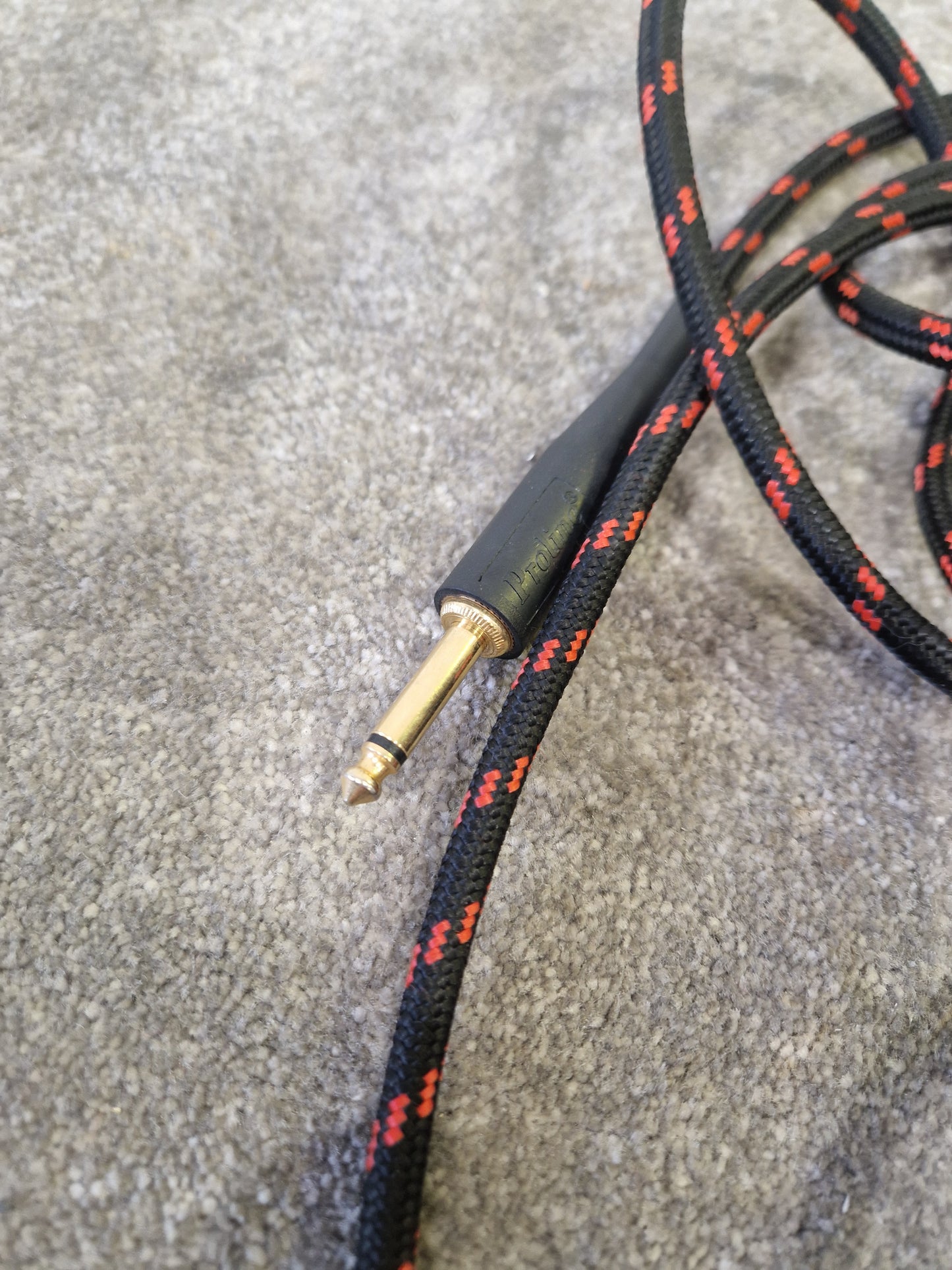 Phonicdynamic UM 97 – Dynamic Vocal Mic w/ Cable – Good