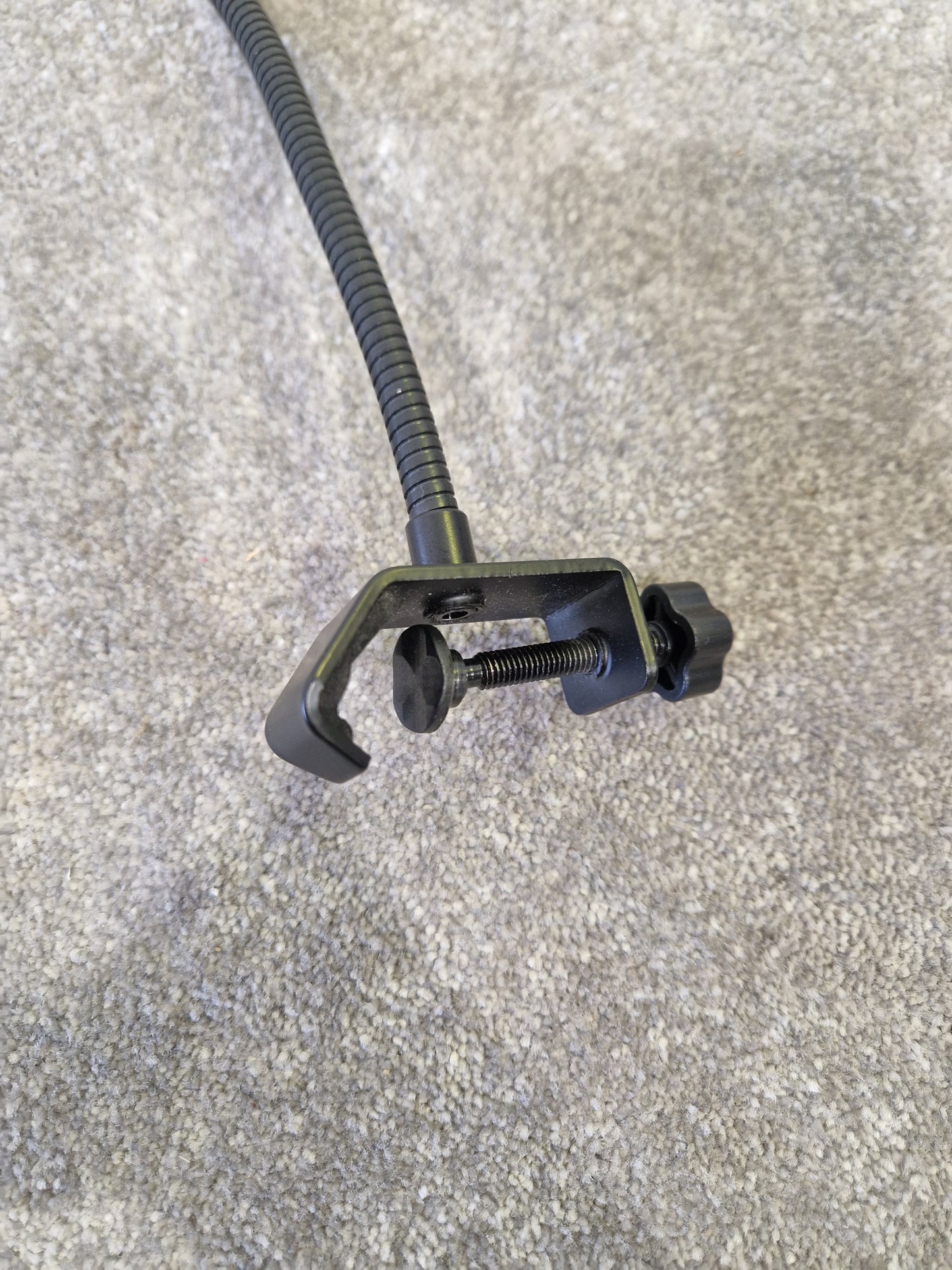 Microphone Pop Filter – Adjustable Reach, Desk Clamp – Very Good