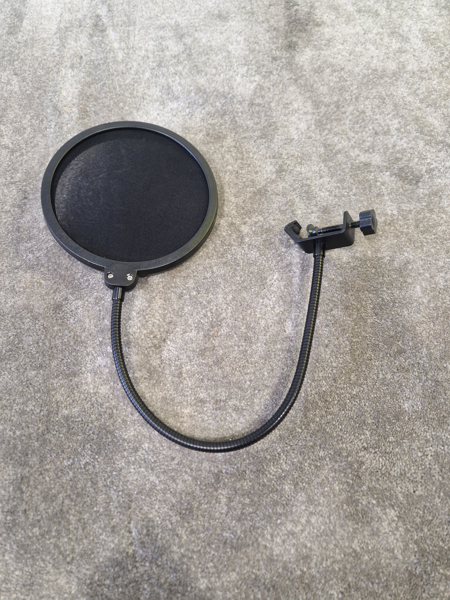 Microphone Pop Filter – Adjustable Reach, Desk Clamp – Very Good