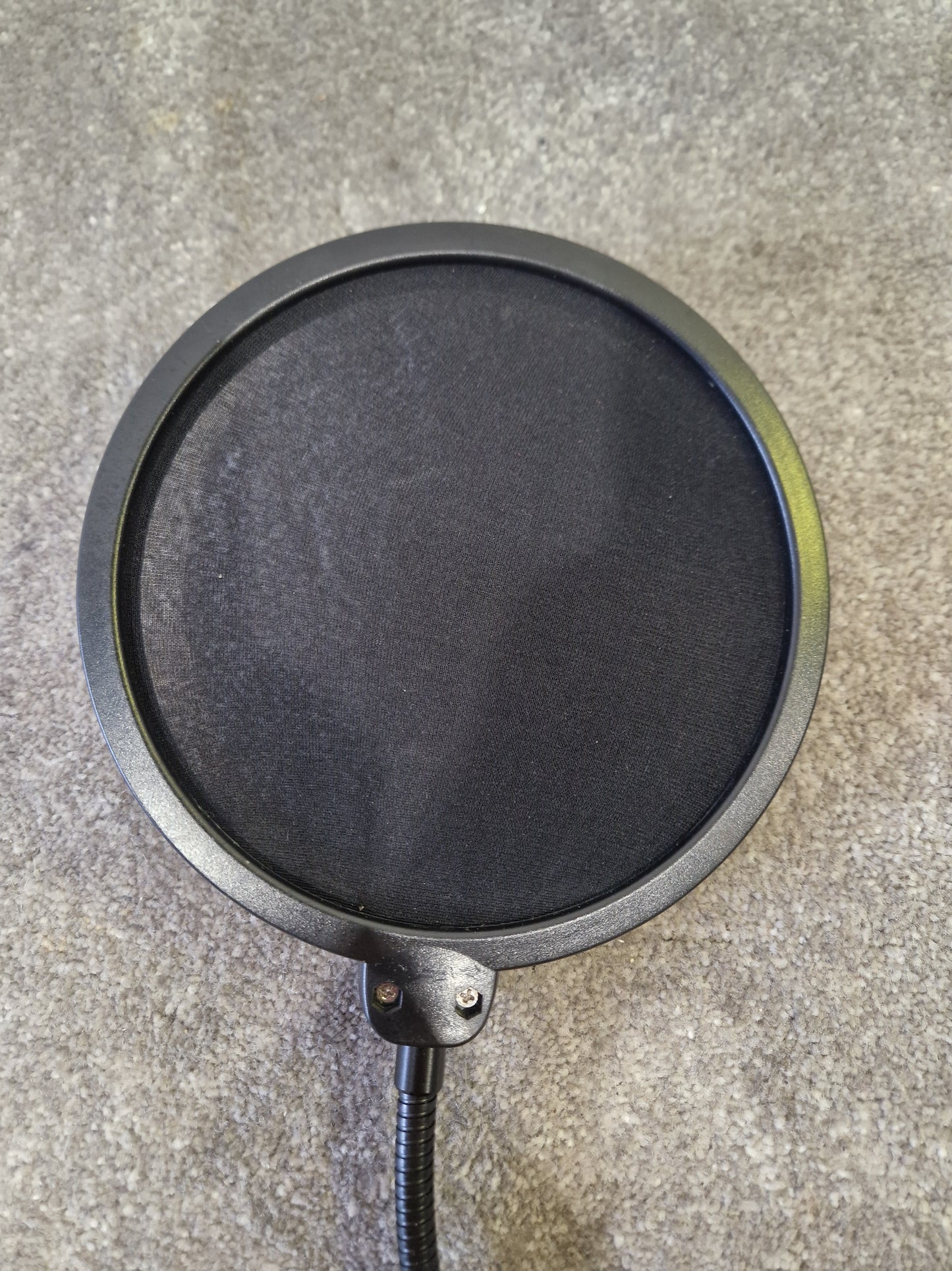 Microphone Pop Filter – Adjustable Reach, Desk Clamp – Very Good