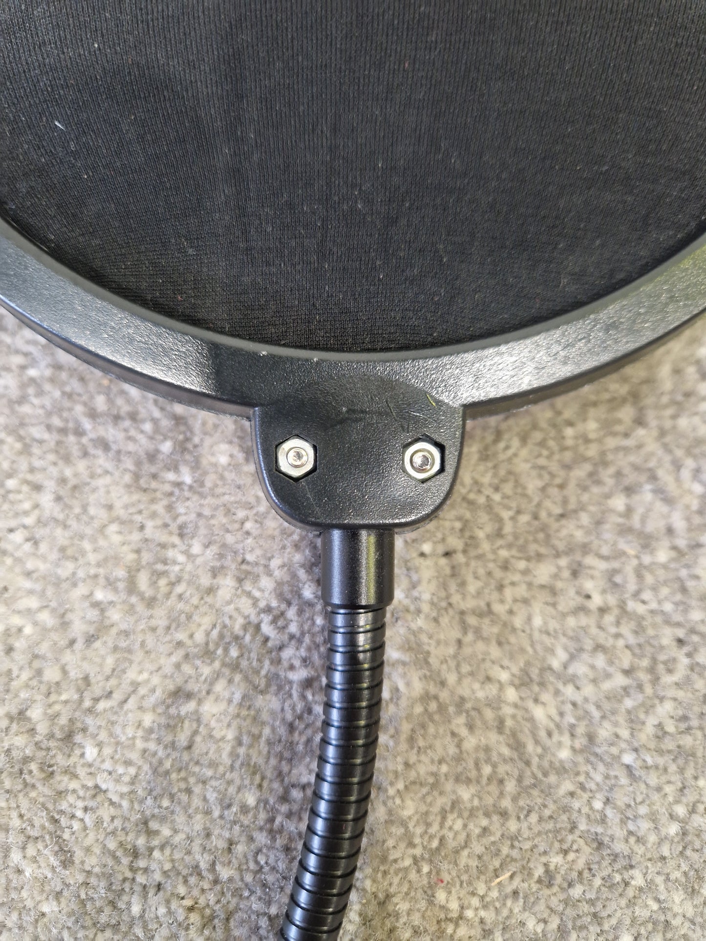 Microphone Pop Filter – Adjustable Reach, Desk Clamp – Very Good