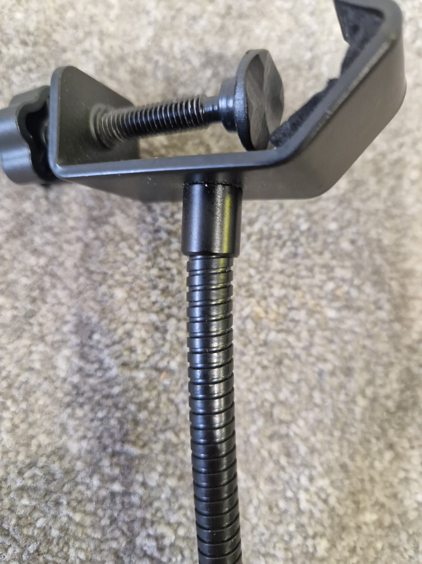 Microphone Pop Filter – Adjustable Reach, Desk Clamp – Very Good