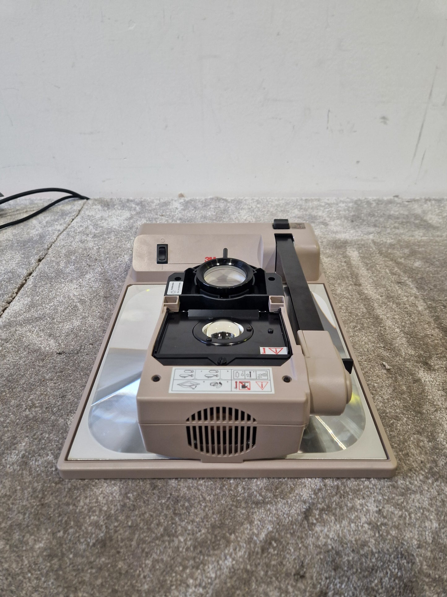 3M 2660 Overhead Projector – Portable AV Unit – Good w/ Gig Bag