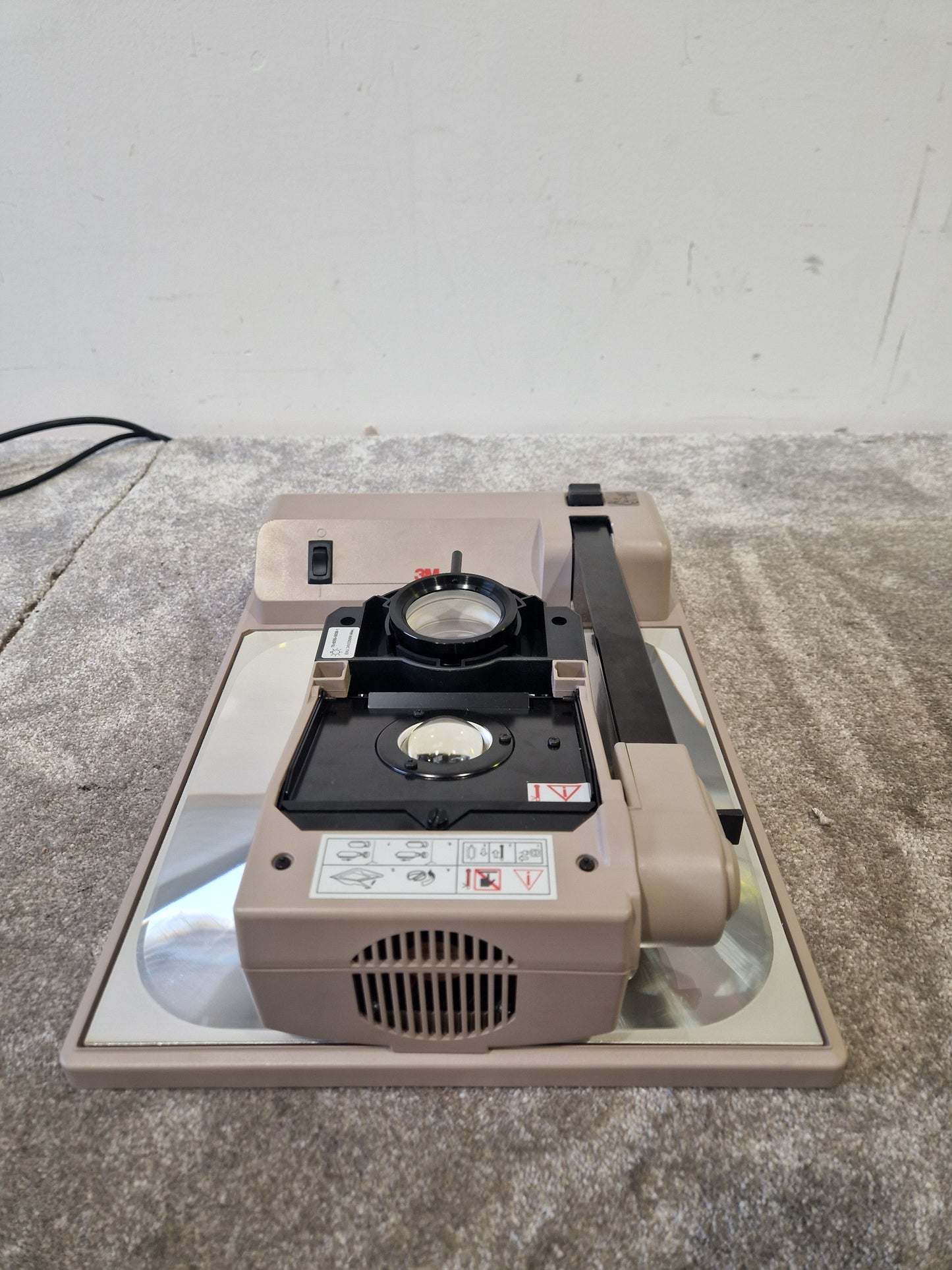 3M 2660 Overhead Projector – Portable AV Unit – Good w/ Gig Bag