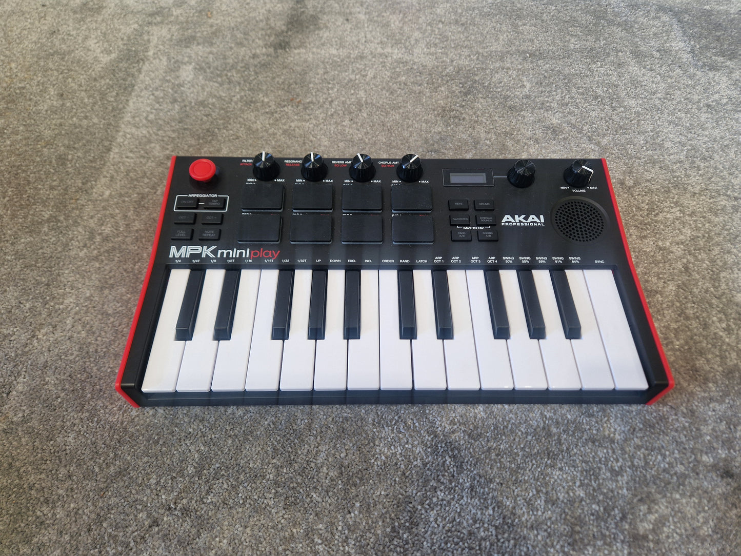 Akai MPK Mini Play – Compact MIDI Controller w/ Built-In Sounds – Excellent w/ Case