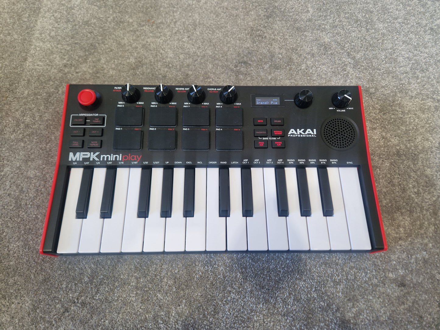 Akai MPK Mini Play – Compact MIDI Controller w/ Built-In Sounds – Excellent w/ Case