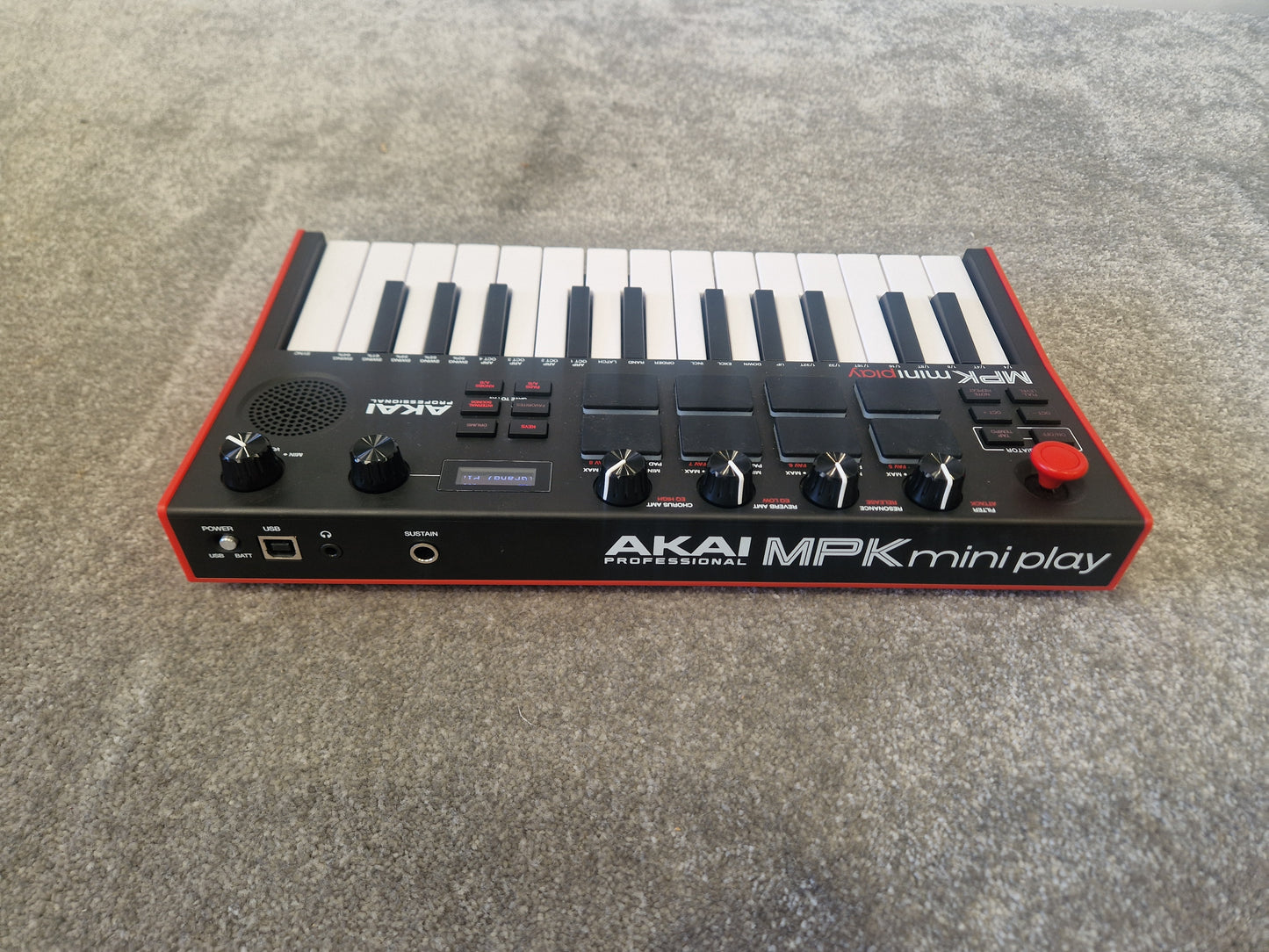Akai MPK Mini Play – Compact MIDI Controller w/ Built-In Sounds – Excellent w/ Case