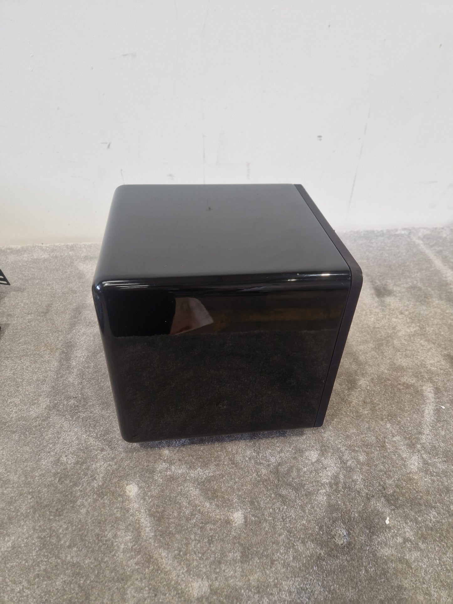 Cambridge Audio Minx X300 – Compact Powered Subwoofer – Very Good