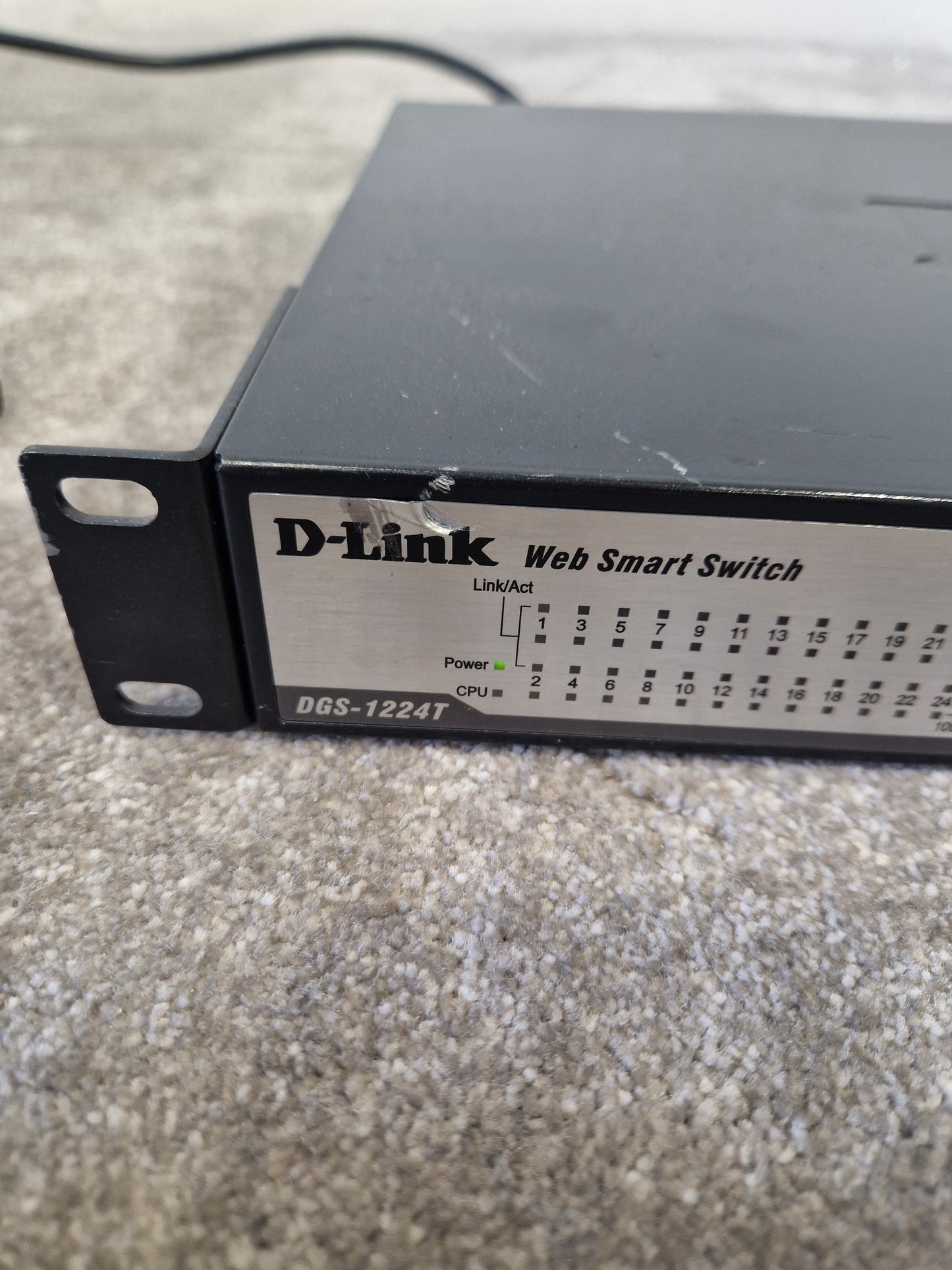 D-Link DGS-1224T – 24-Port Gigabit Smart Switch – Good