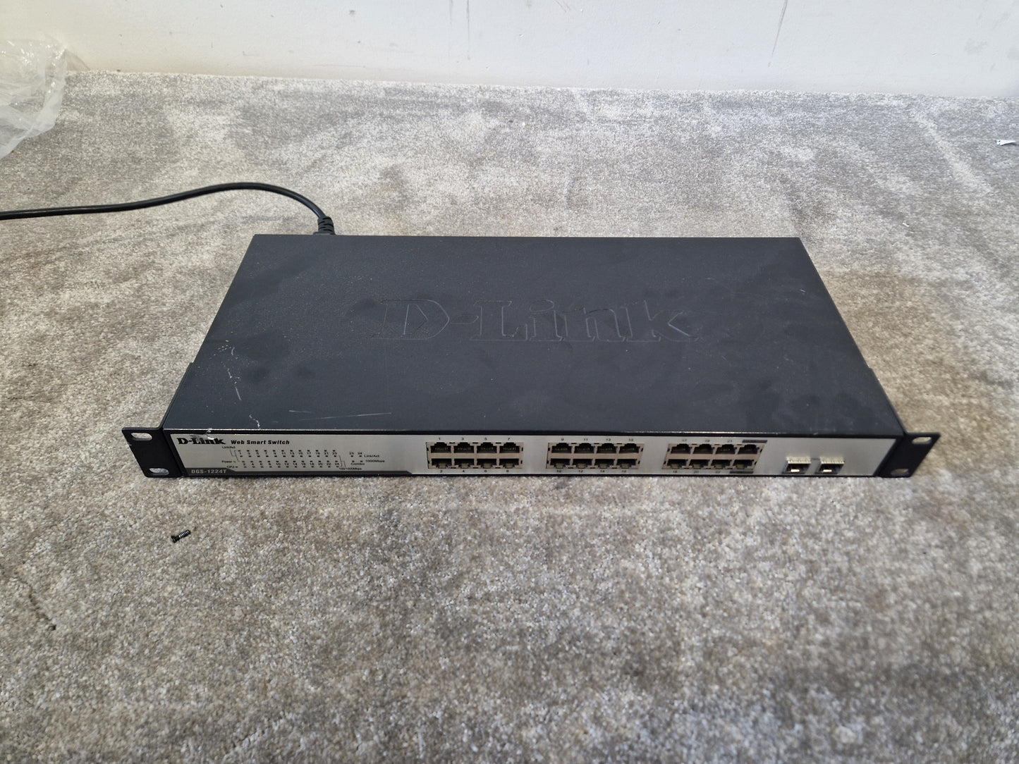 D-Link DGS-1224T – 24-Port Gigabit Smart Switch – Good