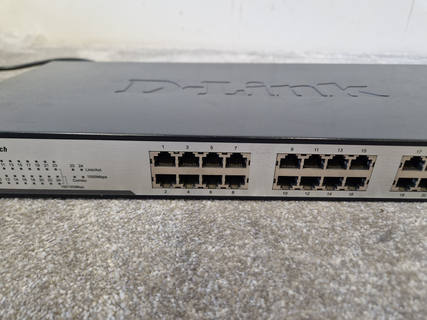 D-Link DGS-1224T – 24-Port Gigabit Smart Switch – Good