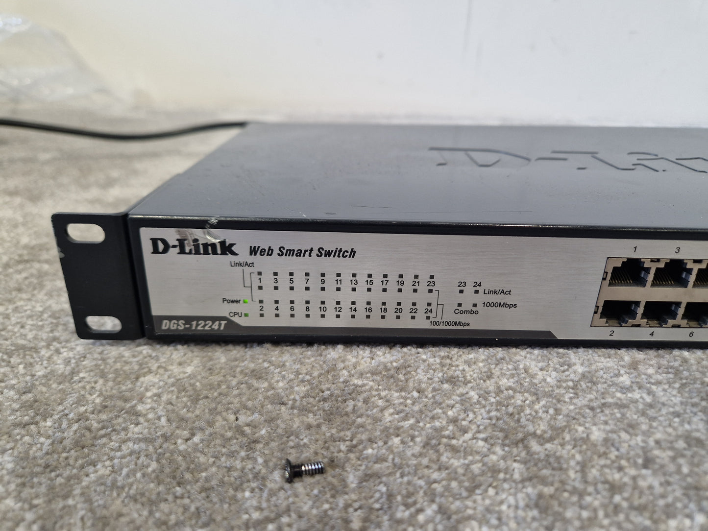 D-Link DGS-1224T – 24-Port Gigabit Smart Switch – Good