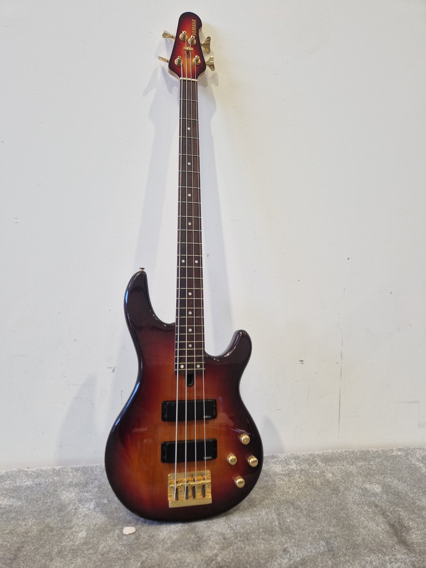 Yamaha BBG4S II – 4-String Active Bass Guitar – Very Good (Read Description)