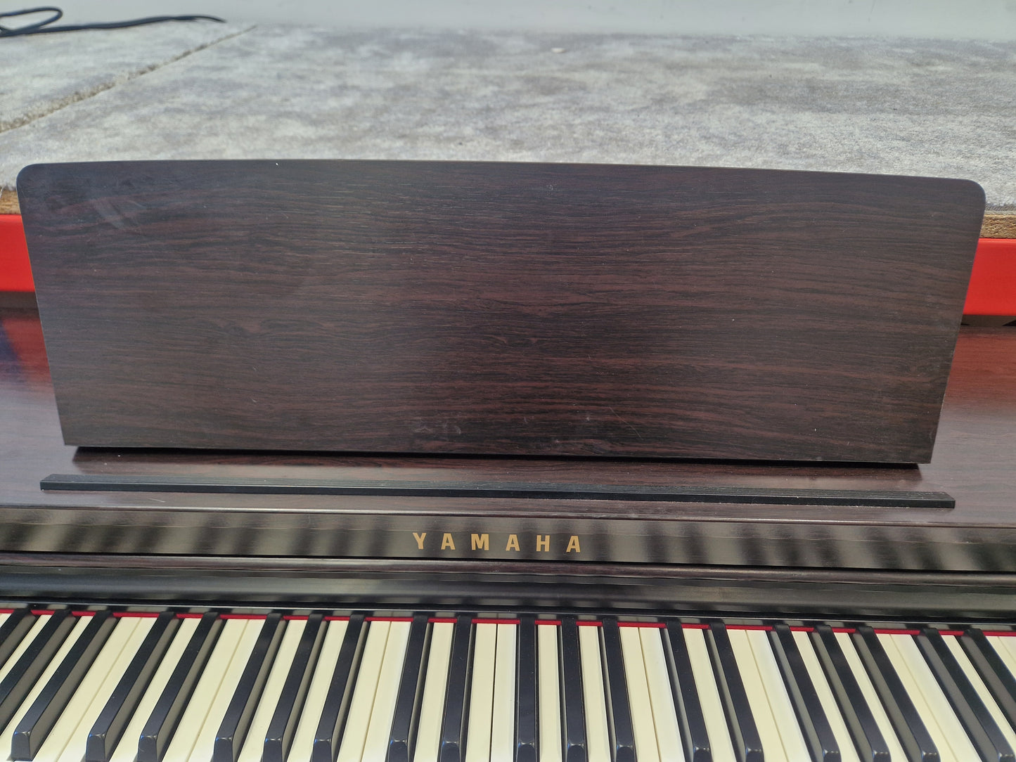 Yamaha Clavinova CLP-525 – Digital Piano – Very Good w/ Stagg Stool