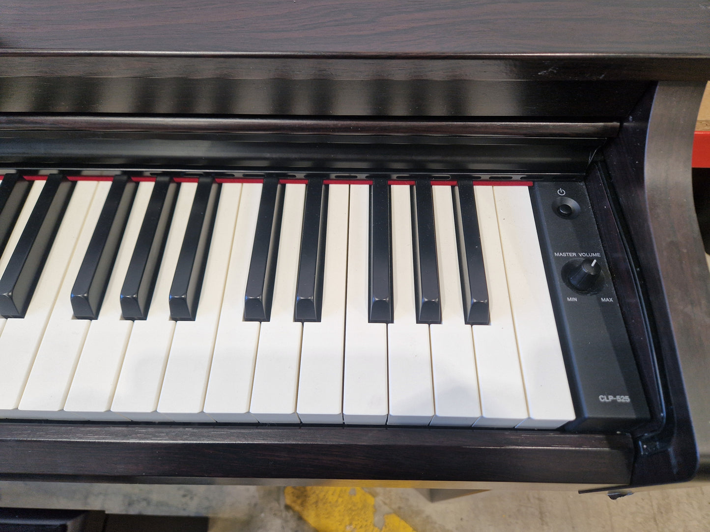 Yamaha Clavinova CLP-525 – Digital Piano – Very Good w/ Stagg Stool