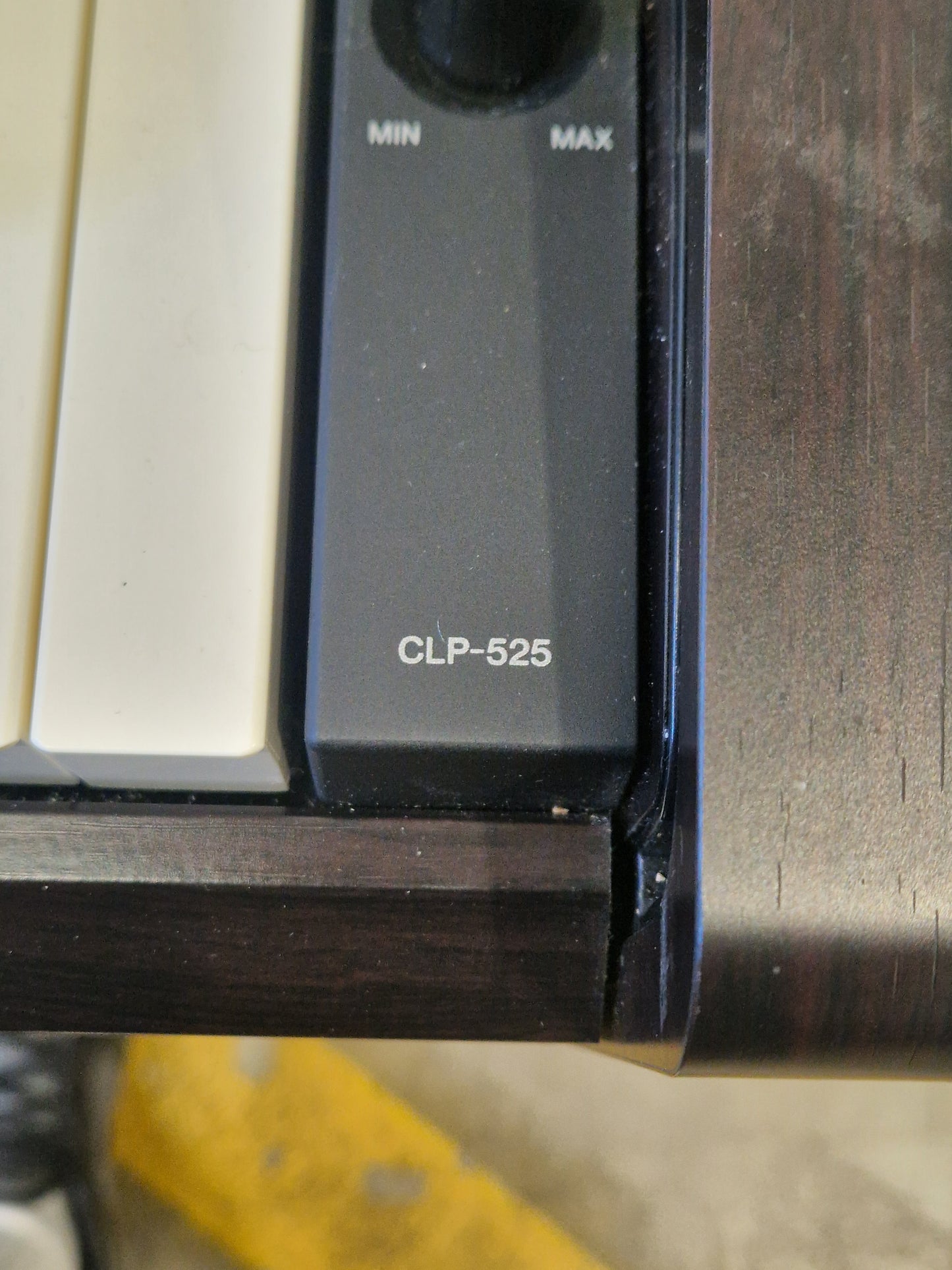 Yamaha Clavinova CLP-525 – Digital Piano – Very Good w/ Stagg Stool