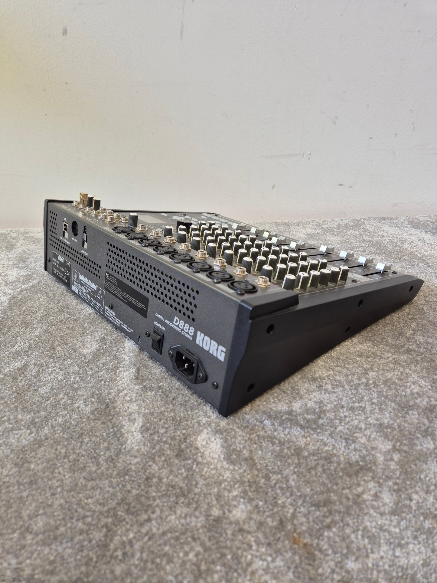 Korg D888 - 8 Track Digital Recorder - Very Good