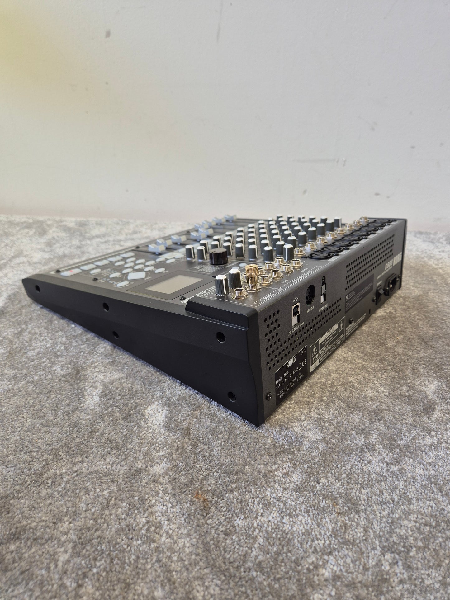 Korg D888 - 8 Track Digital Recorder - Very Good