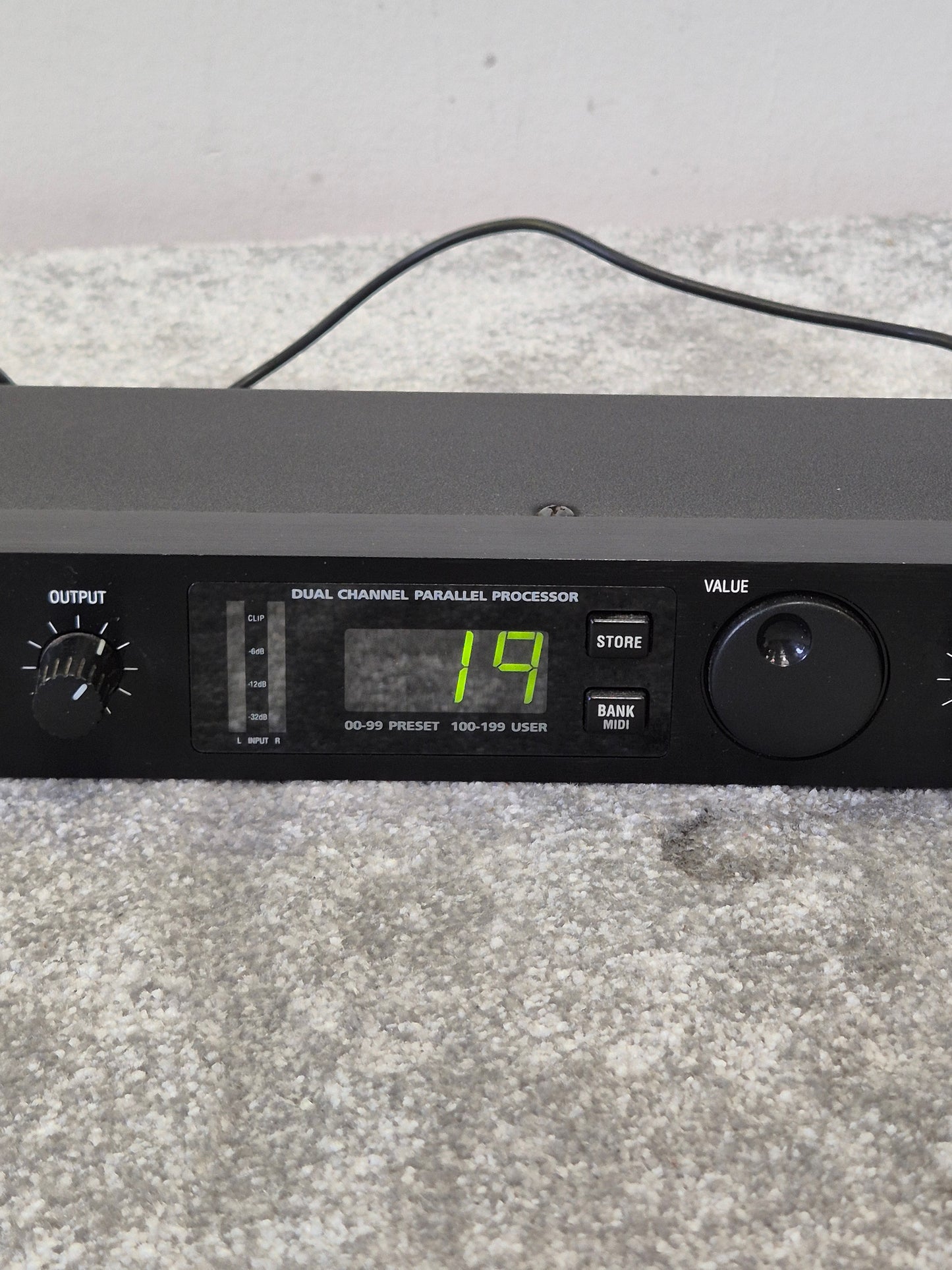 Alesis Microverb 4 - Digital Reverb Processor - Very Good w/ Original box