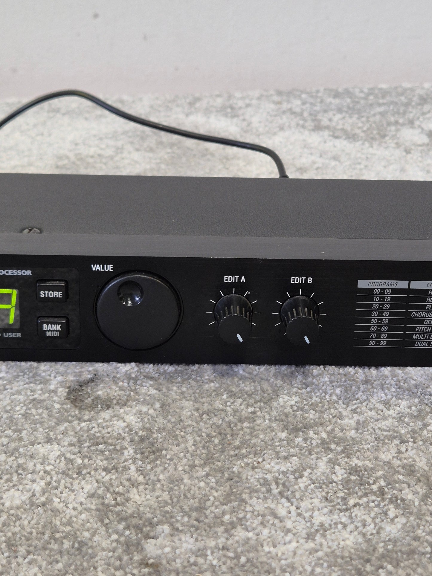 Alesis Microverb 4 - Digital Reverb Processor - Very Good w/ Original box