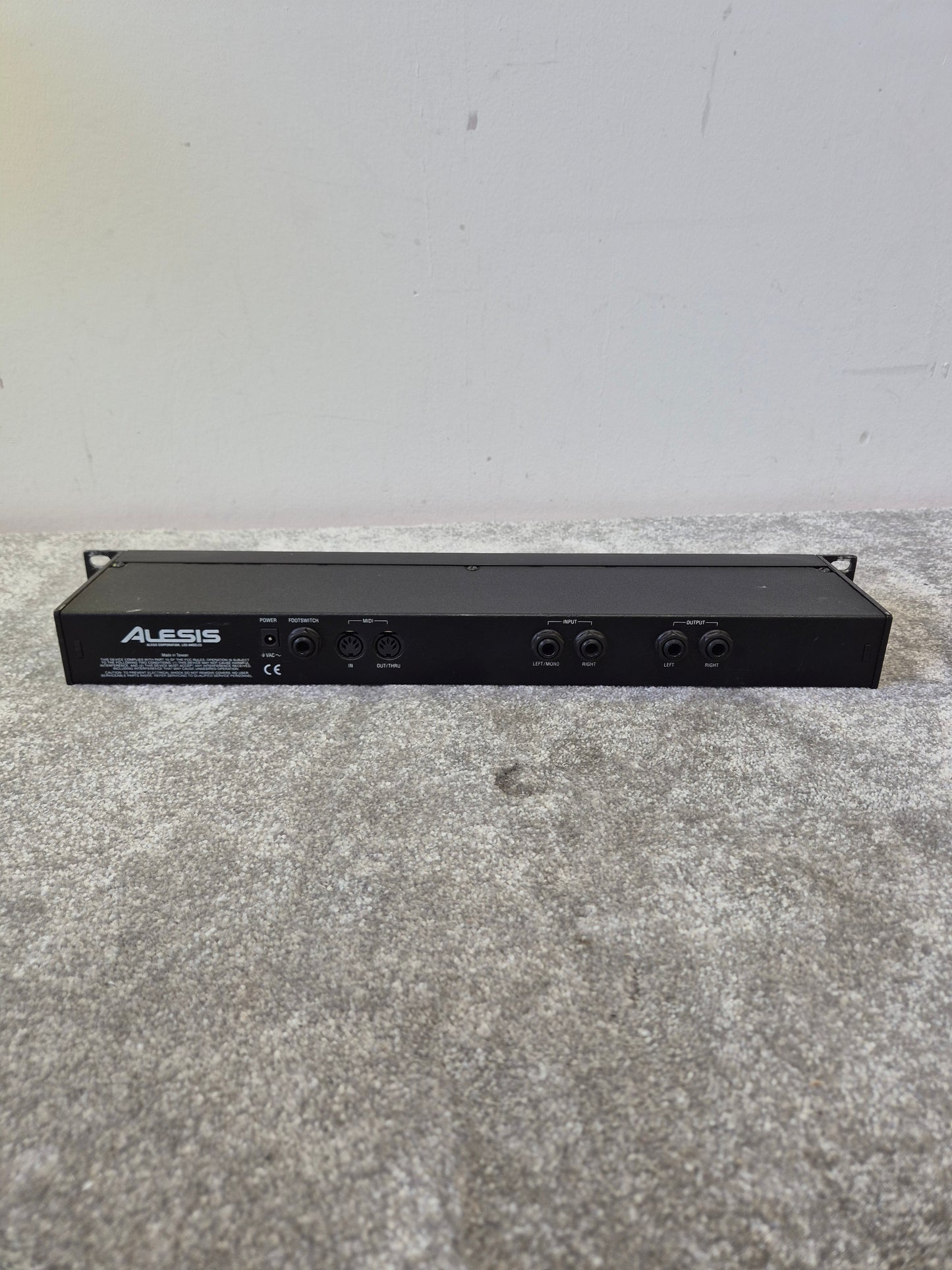 Alesis Microverb 4 - Digital Reverb Processor - Very Good w/ Original box