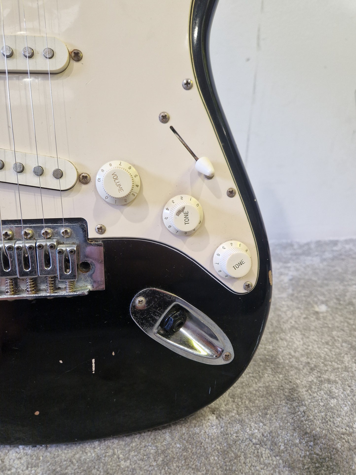 Rockwood by Hohner LX90L - Solid Body Electric Guitar, Ernie Ball Strings - Fair