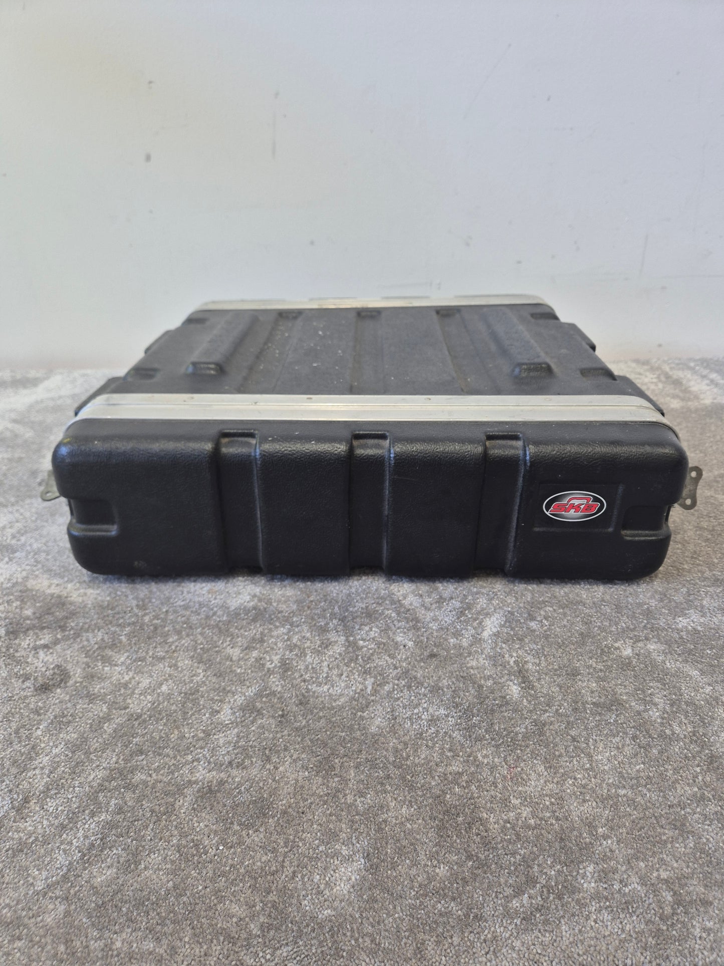 SKB 2u Plastic/Metal Rack Mount Flight Case - Very Good