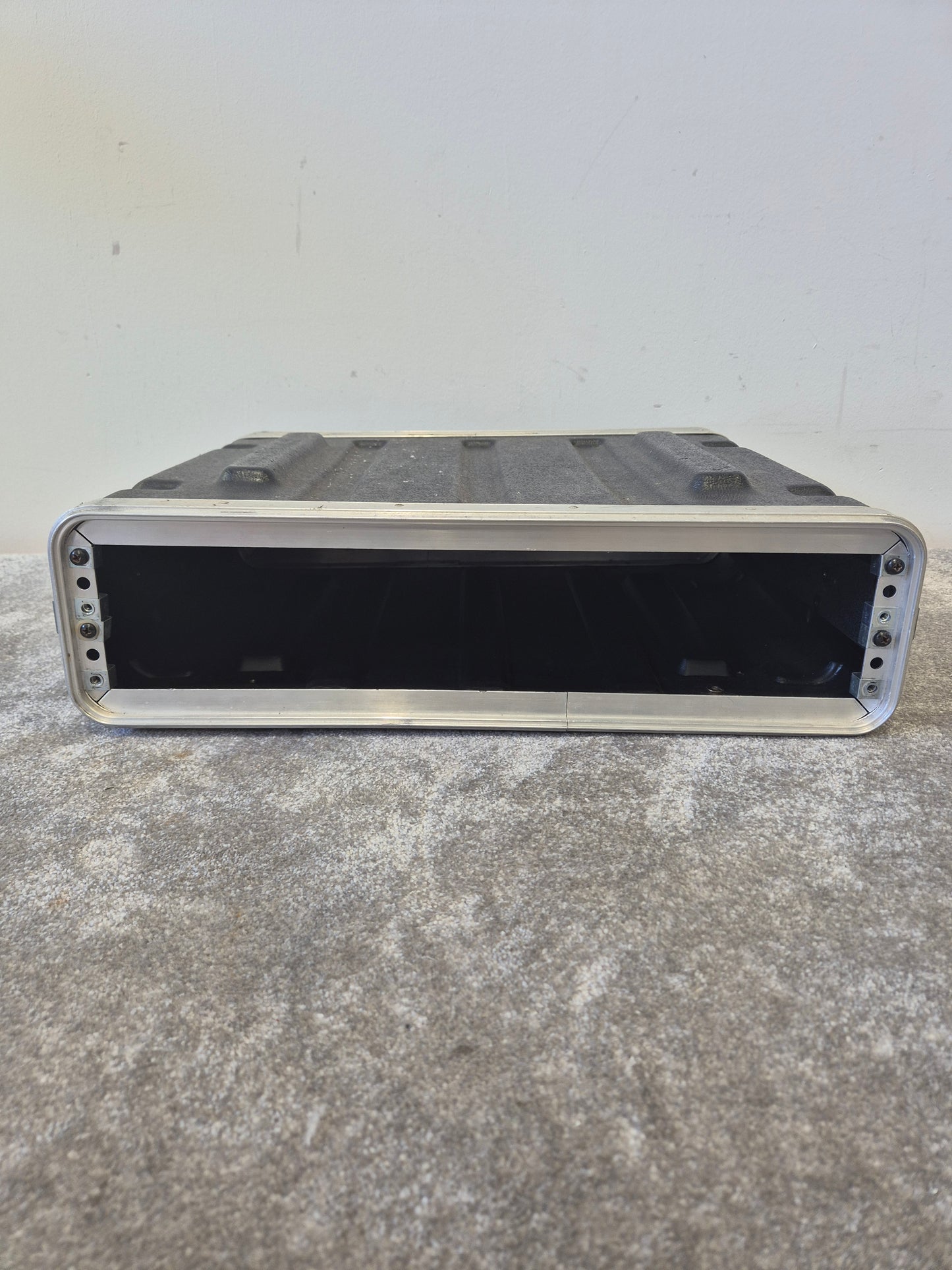 SKB 2u Plastic/Metal Rack Mount Flight Case - Very Good