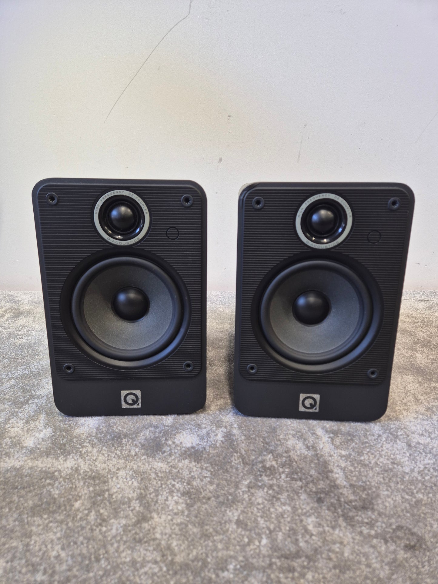 Q Acoustics 2020i - Pair of High-Fidelity Speakers - Very Good