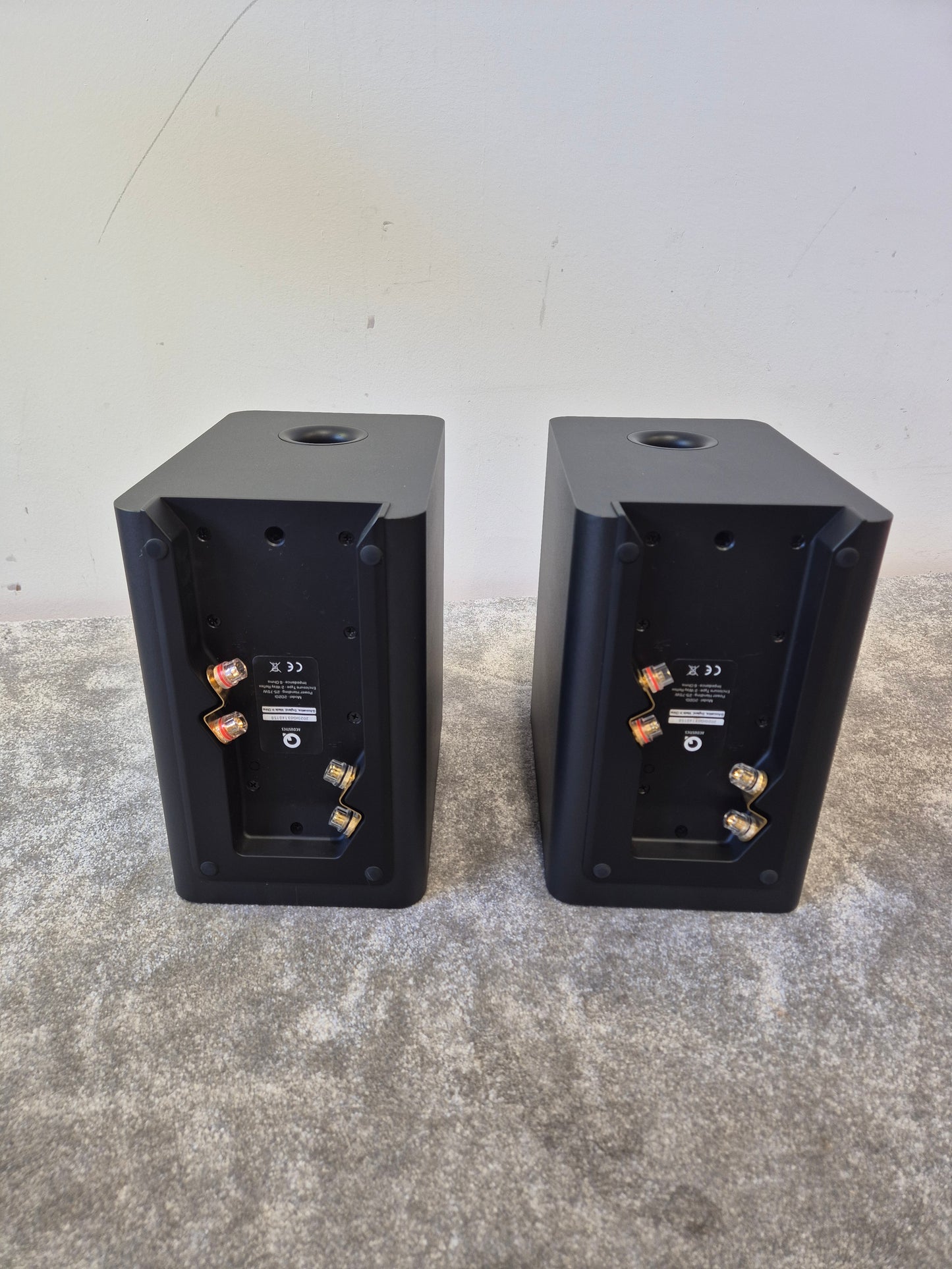 Q Acoustics 2020i - Pair of High-Fidelity Speakers - Very Good