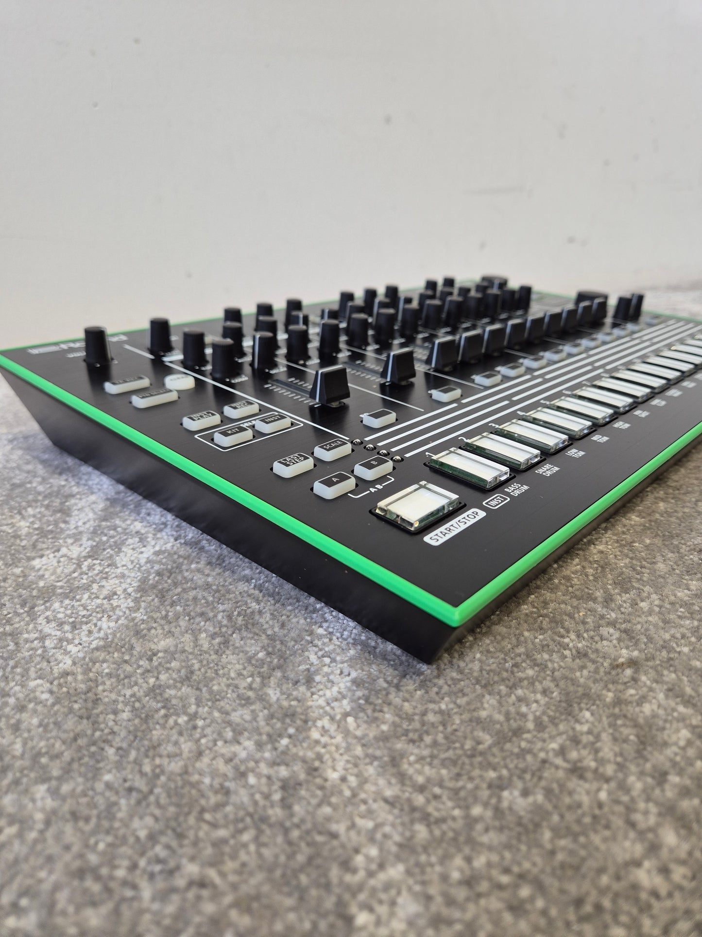 Roland TR-8 Drum Machine - Excellent w/ Original Box