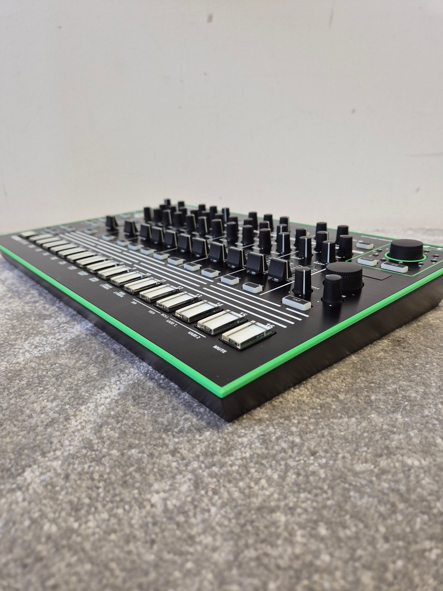 Roland TR-8 Drum Machine - Excellent w/ Original Box