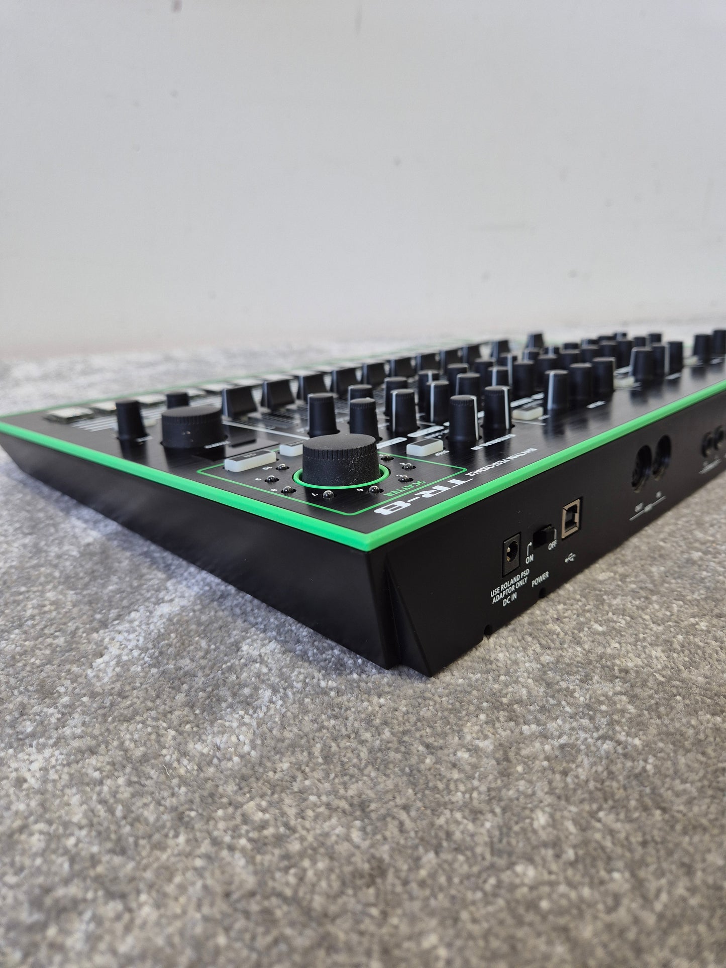 Roland TR-8 Drum Machine - Excellent w/ Original Box