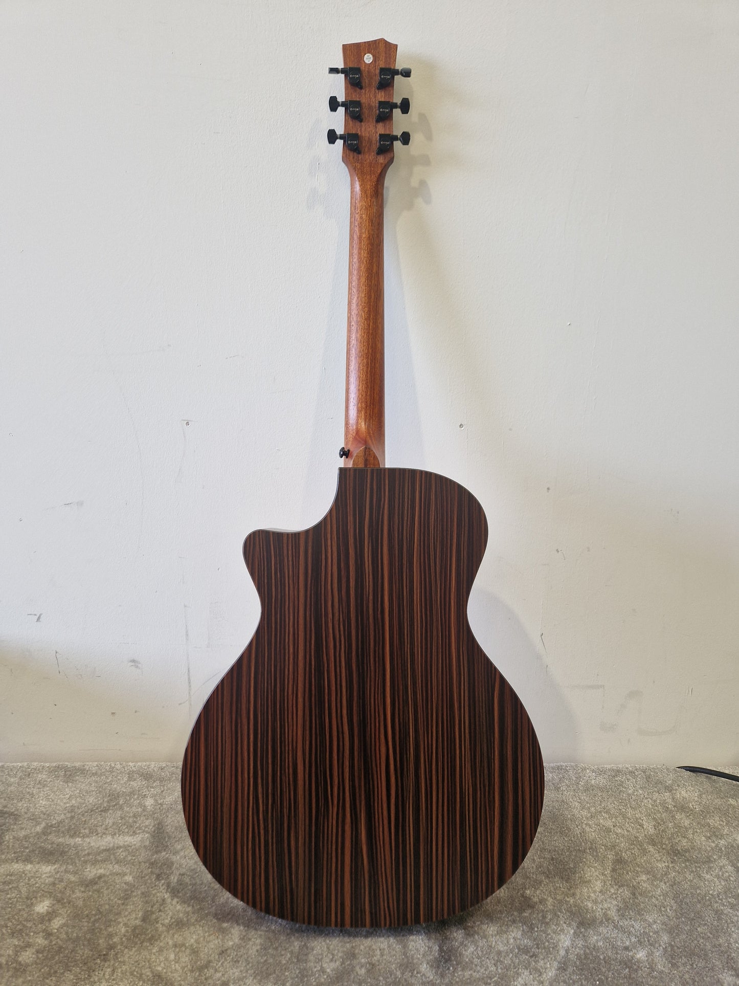 Enya EGA-X1 Pro Natural - Carbon Fiber Construction, EQ System - Excellent w/ Manuals & Soft Case