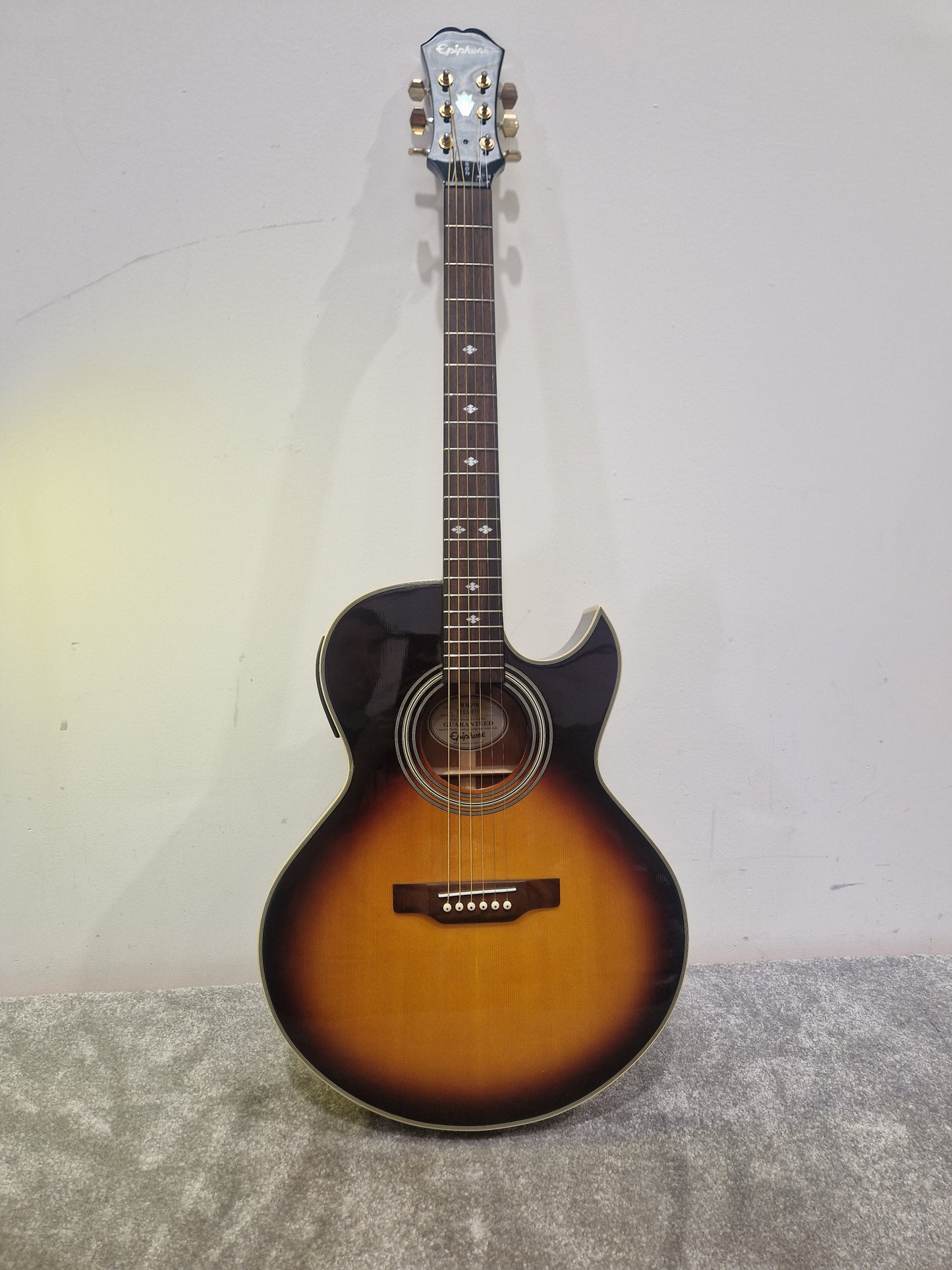 Epiphone PR-5E/V (Korea) - Solid body Electric Guitar, Mahogany Body - Excellent